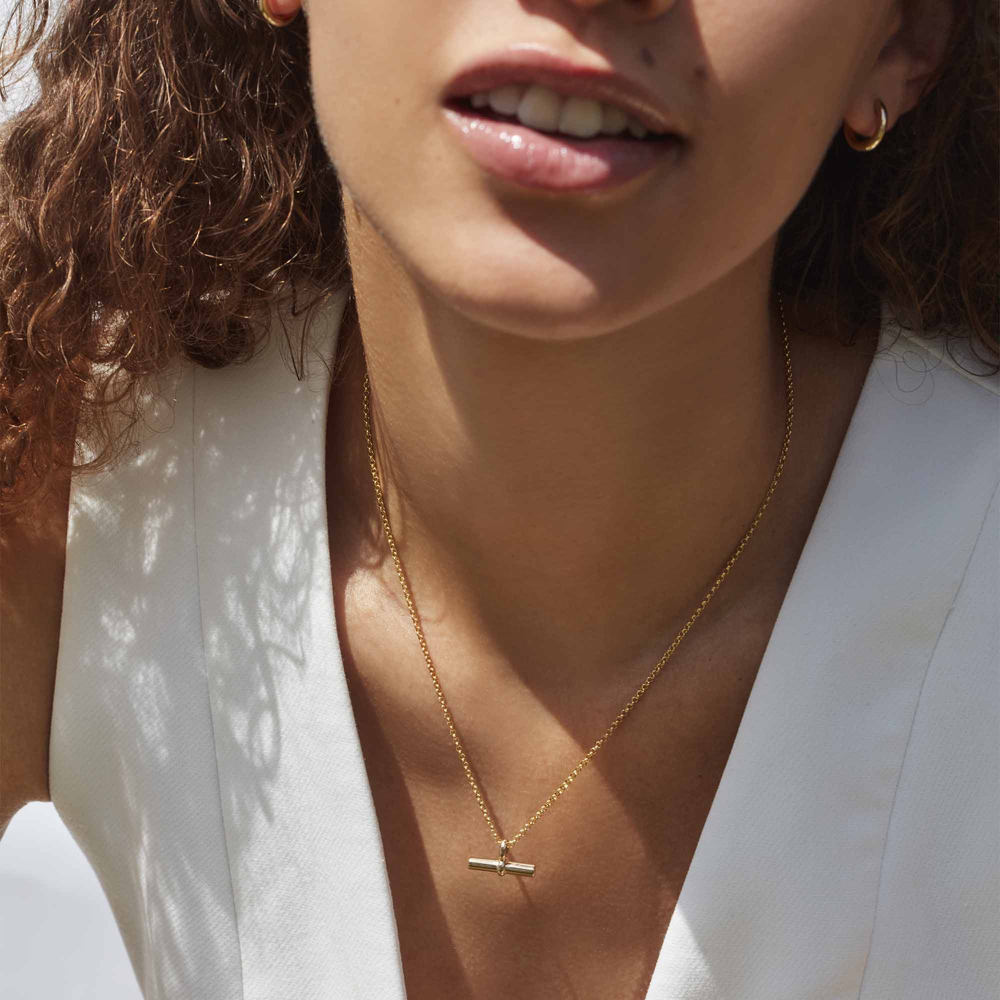 T-Bar Necklace Gold - Image 4
