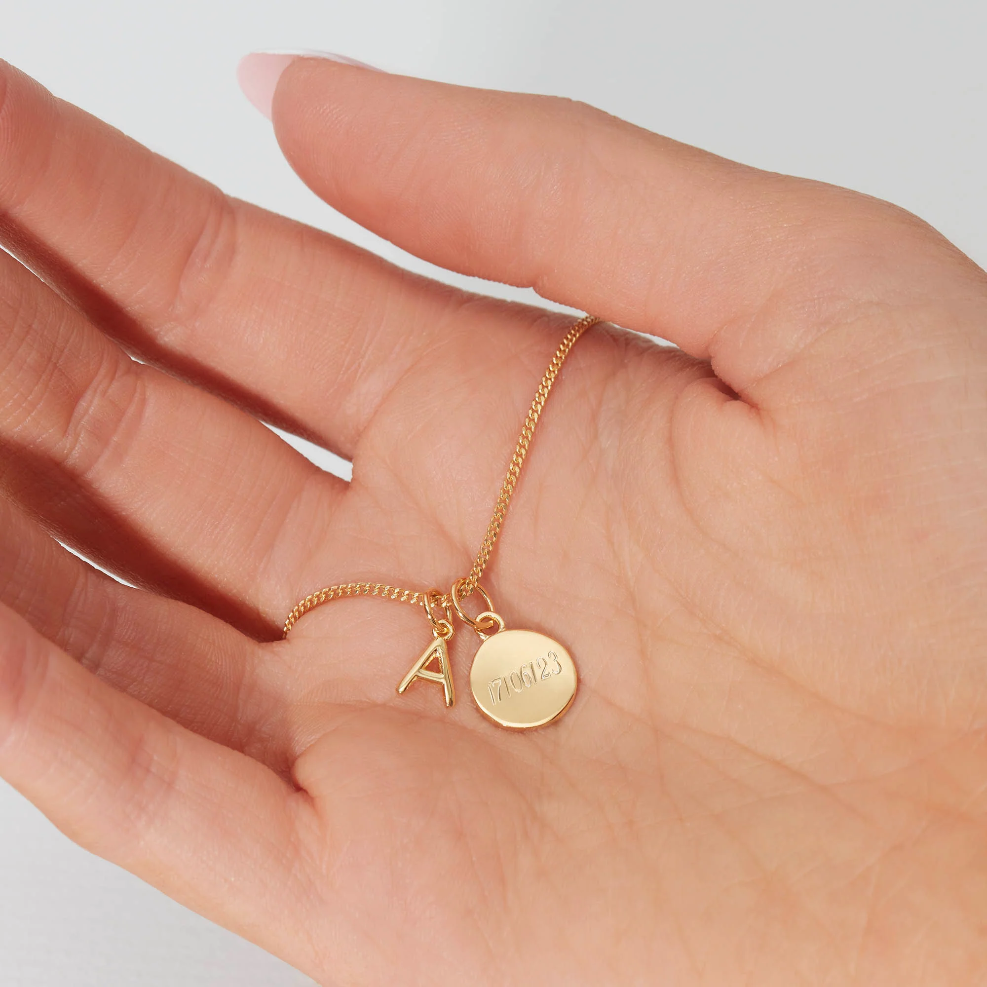 Personalised Disc & Letter Necklace Gold - Image 3