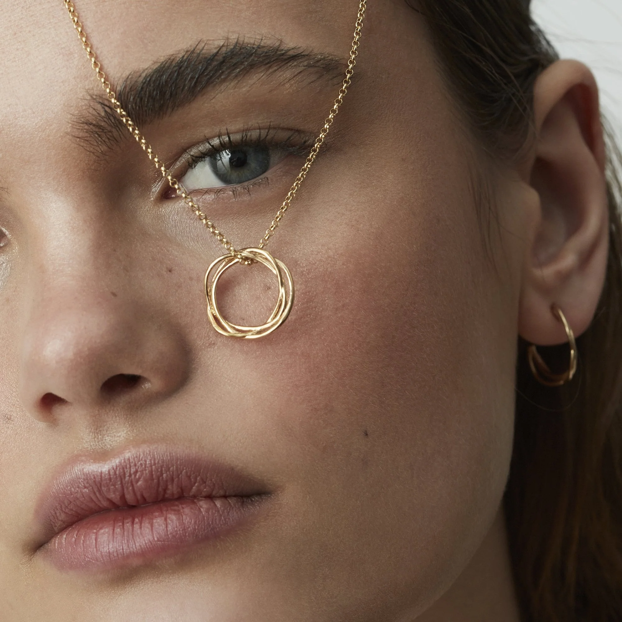 Karma Circle Necklace Gold - Image 3