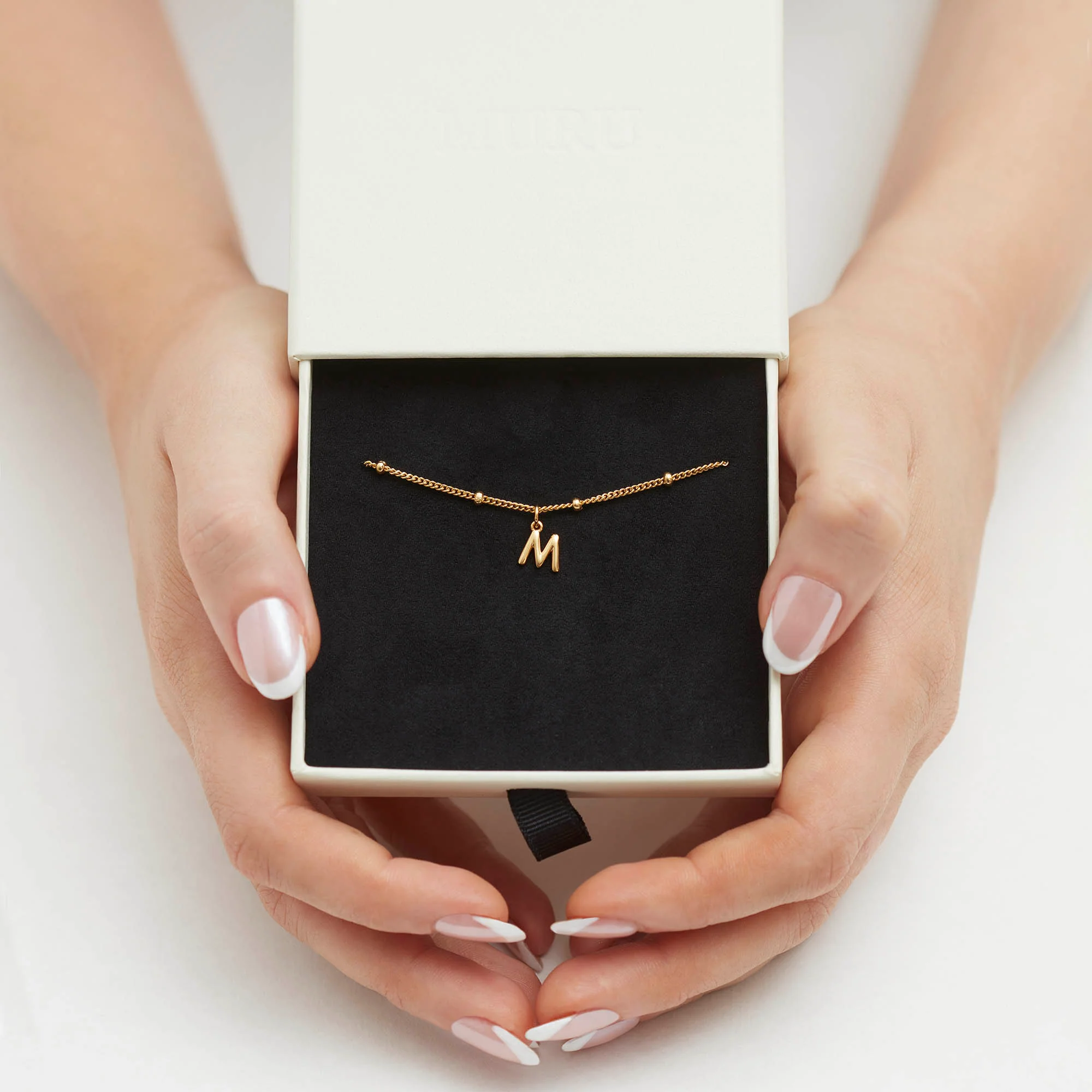 Little Love Letter Bracelet Gold - Image 5