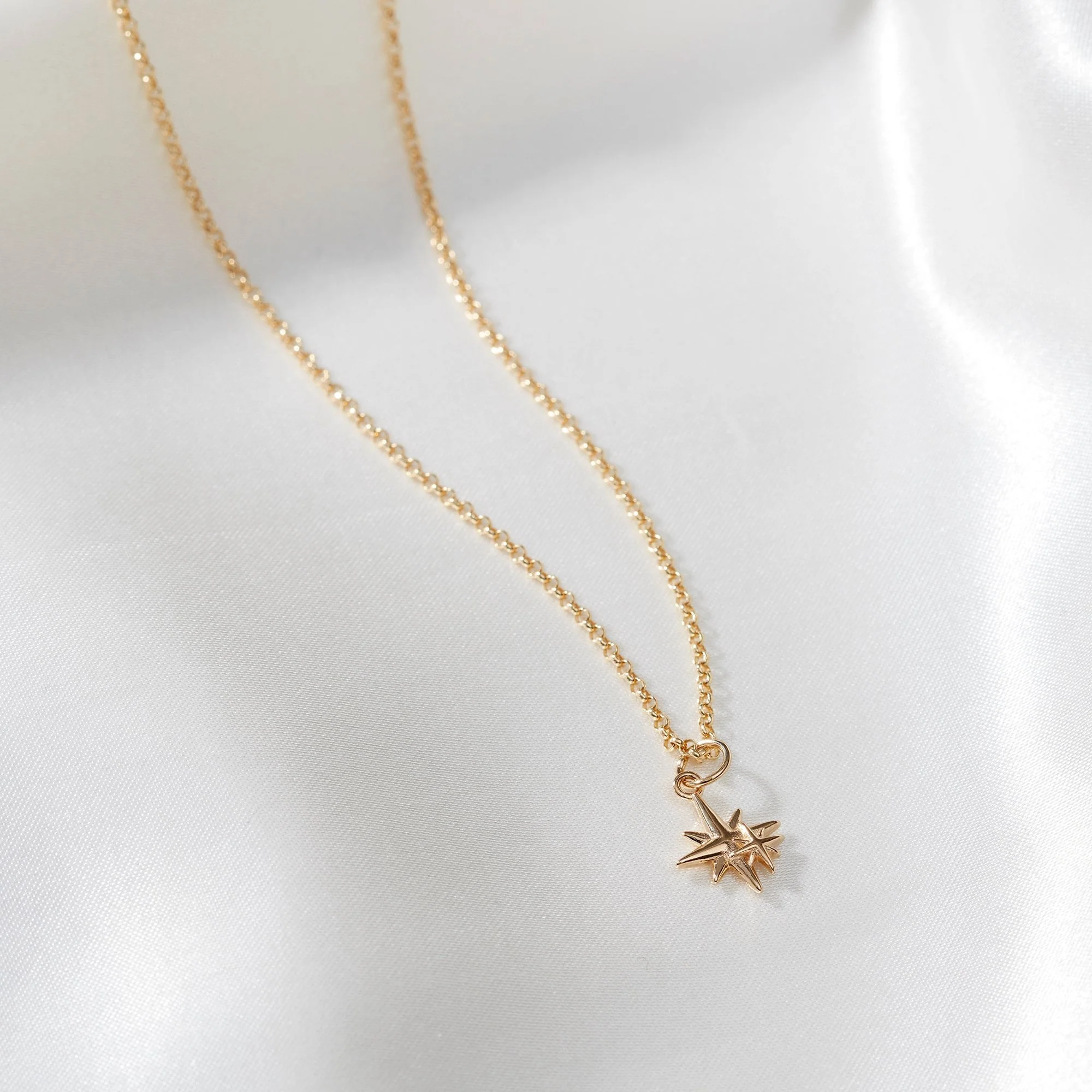 Mother and Child Mini Necklace Gold - Image 3